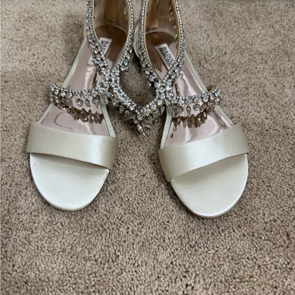Badgley Mischka Crystal Embellished Ivory Satin Sandals Wedding Formal - Picture 5 of 12